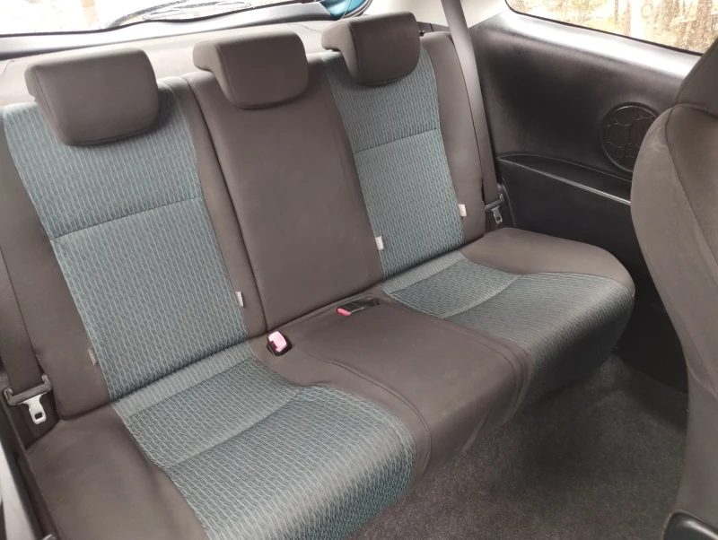 Toyota Yaris 1.0i, снимка 11 - Автомобили и джипове - 52891735