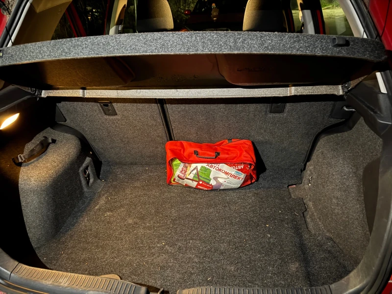 Toyota Auris, снимка 12 - Автомобили и джипове - 52954337