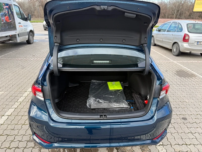 Toyota Corolla 1.5 125кс. Executive, снимка 9 - Автомобили и джипове - 53394441