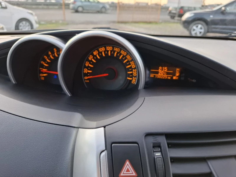 Toyota Verso 1.8i, снимка 10 - Автомобили и джипове - 53403885