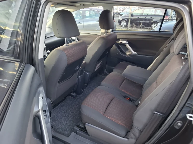 Toyota Verso 1.8i, снимка 12 - Автомобили и джипове - 53403885