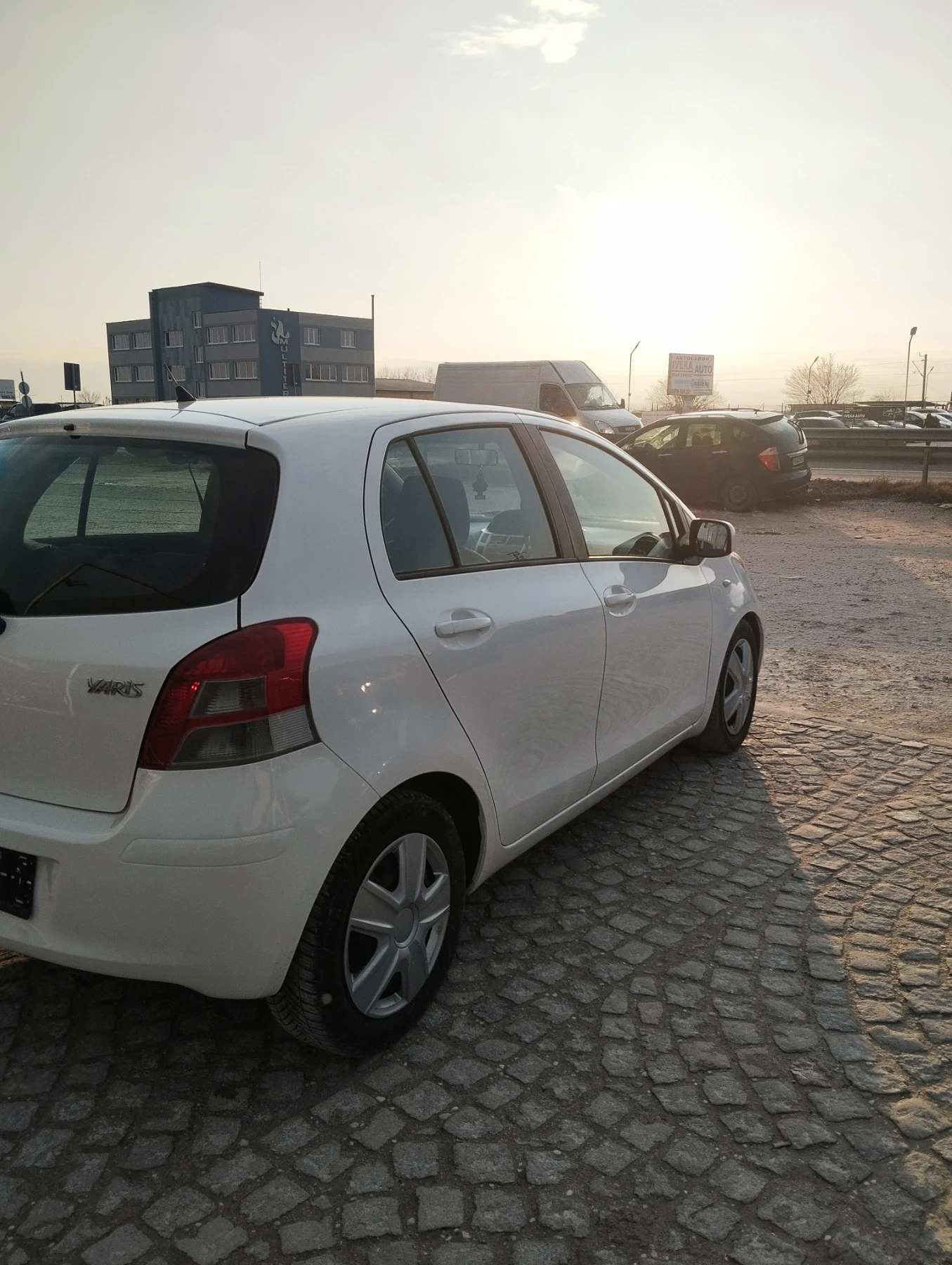 Toyota Yaris БЕНЗИН 1.33 100к.с.6 СКОРОСТИ  - изображение 7