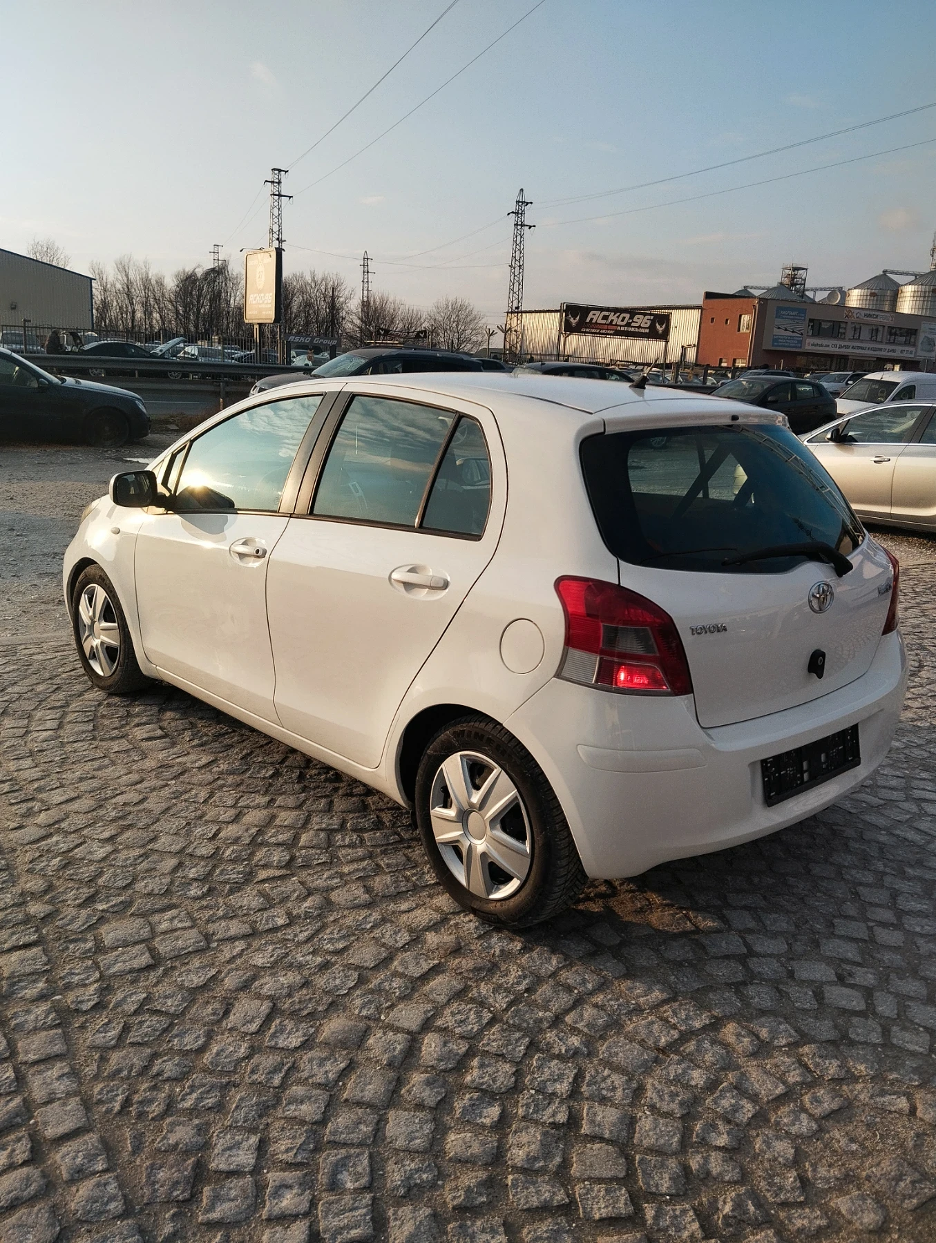 Toyota Yaris БЕНЗИН 1.33 100к.с.6 СКОРОСТИ  - изображение 5