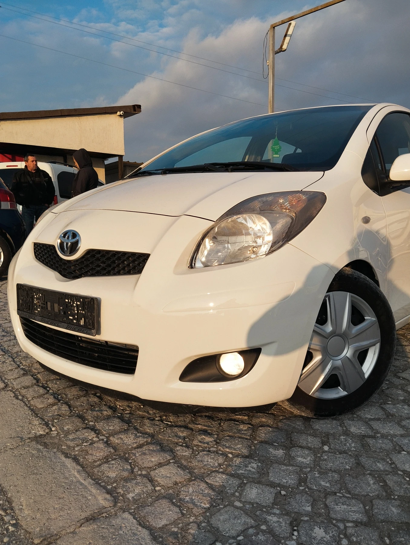 Toyota Yaris БЕНЗИН 1.33 100к.с.6 СКОРОСТИ  - изображение 2