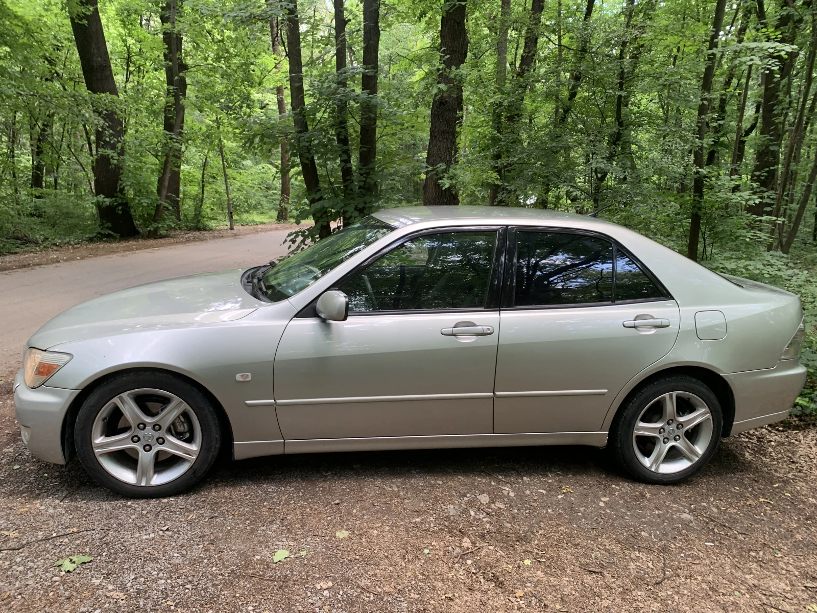 Lexus IS 200  - изображение 7