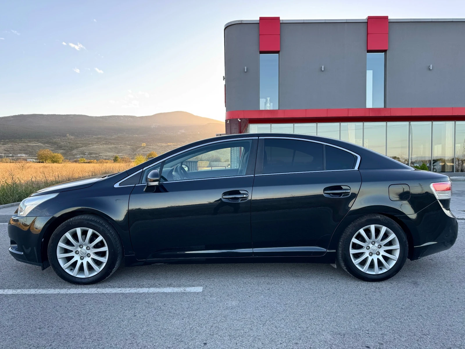 Toyota Avensis 1.8 VVT-i / TEMPOMAT / CLIMATRONIC / 182000km ! - изображение 4
