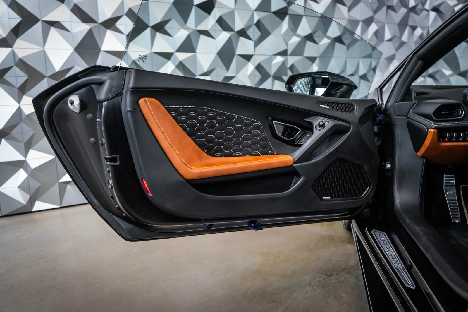 Lamborghini Huracan EVO RWD * Matt Black* Лизинг - изображение 7