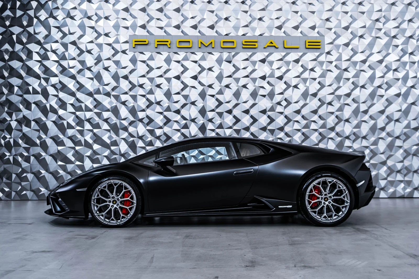 Lamborghini Huracan EVO RWD * Matt Black* Лизинг - изображение 3