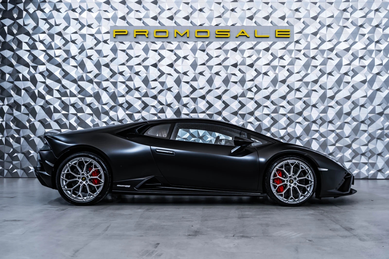 Lamborghini Huracan EVO RWD * Matt Black* Лизинг - изображение 6