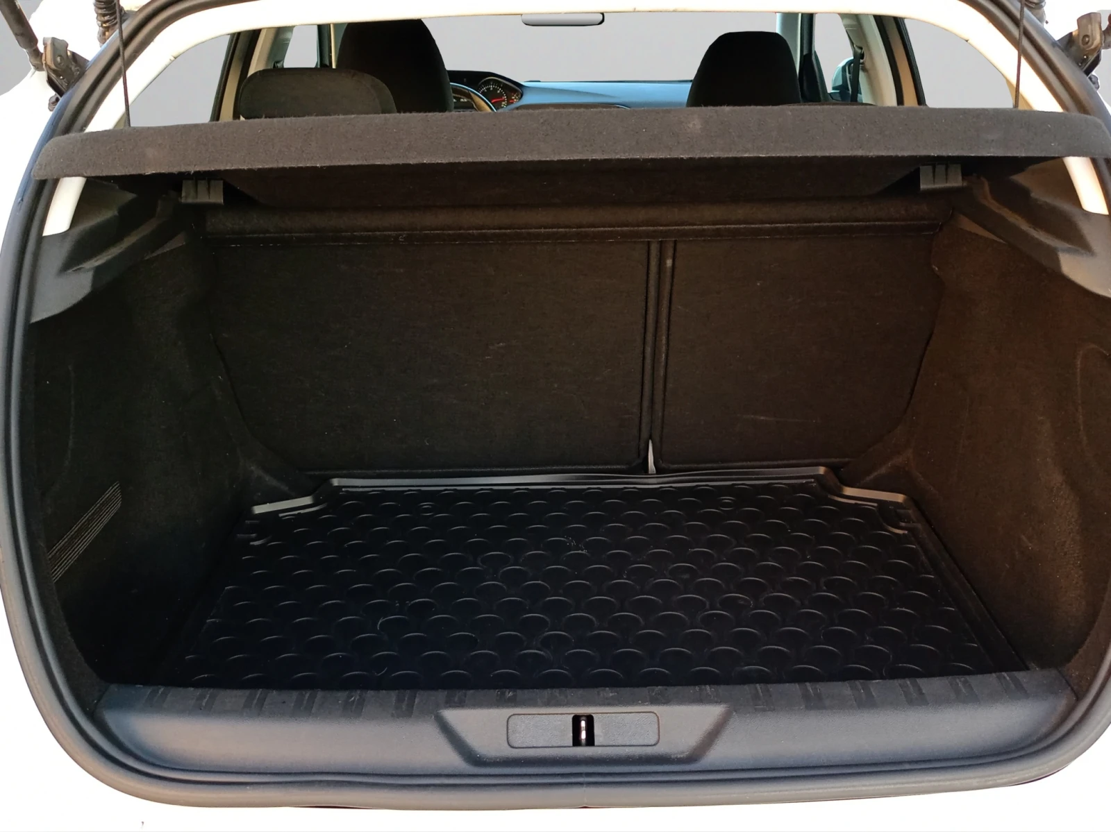 Peugeot 308 NEW ACTIVE 1.5 e-HDI 130 EAT8 EURO 6.2 - изображение 9