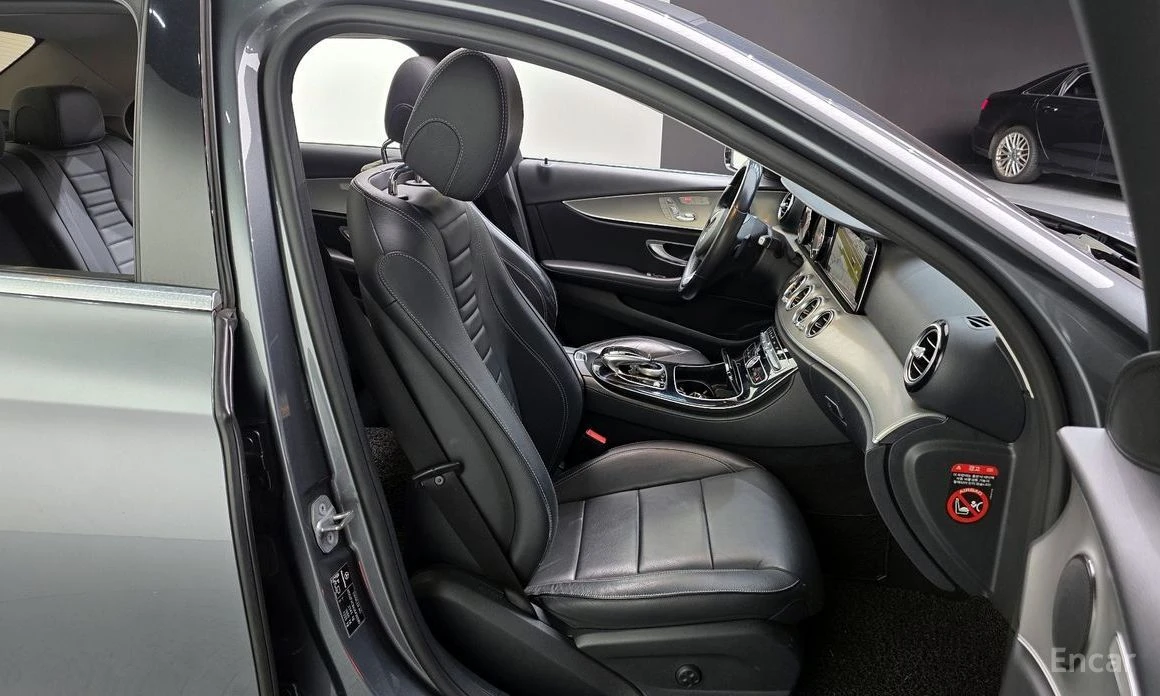 Mercedes-Benz E 200, снимка 12 - Автомобили и джипове - 53829869