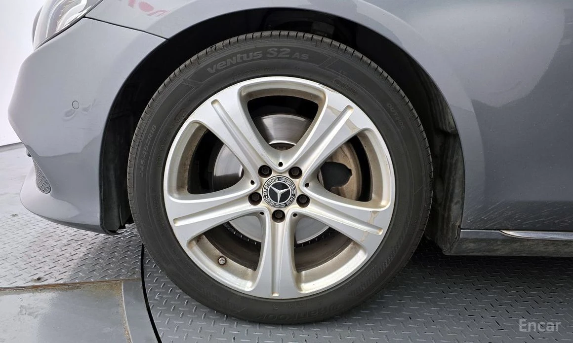 Mercedes-Benz E 200, снимка 5 - Автомобили и джипове - 53829869