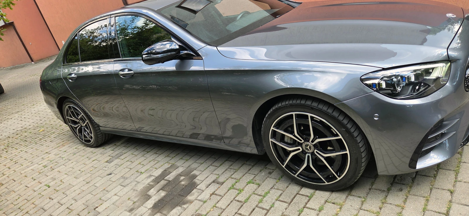 Mercedes-Benz E 450 AMG* Night* Distronic* 4Matic* 360cam, снимка 2 - Автомобили и джипове - 54003478