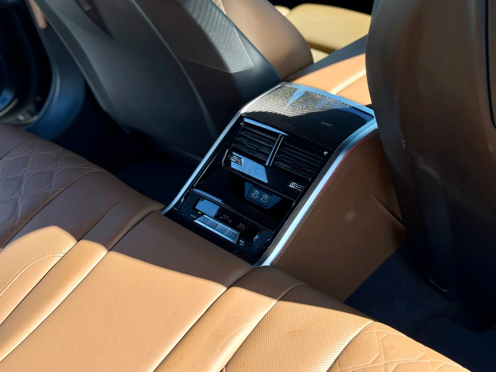 BMW M8 CARBON / HU / INDIVIDUAL / ПОДГРЕВ / ОБДУХВАНЕ /, снимка 16 - Автомобили и джипове - 54041770