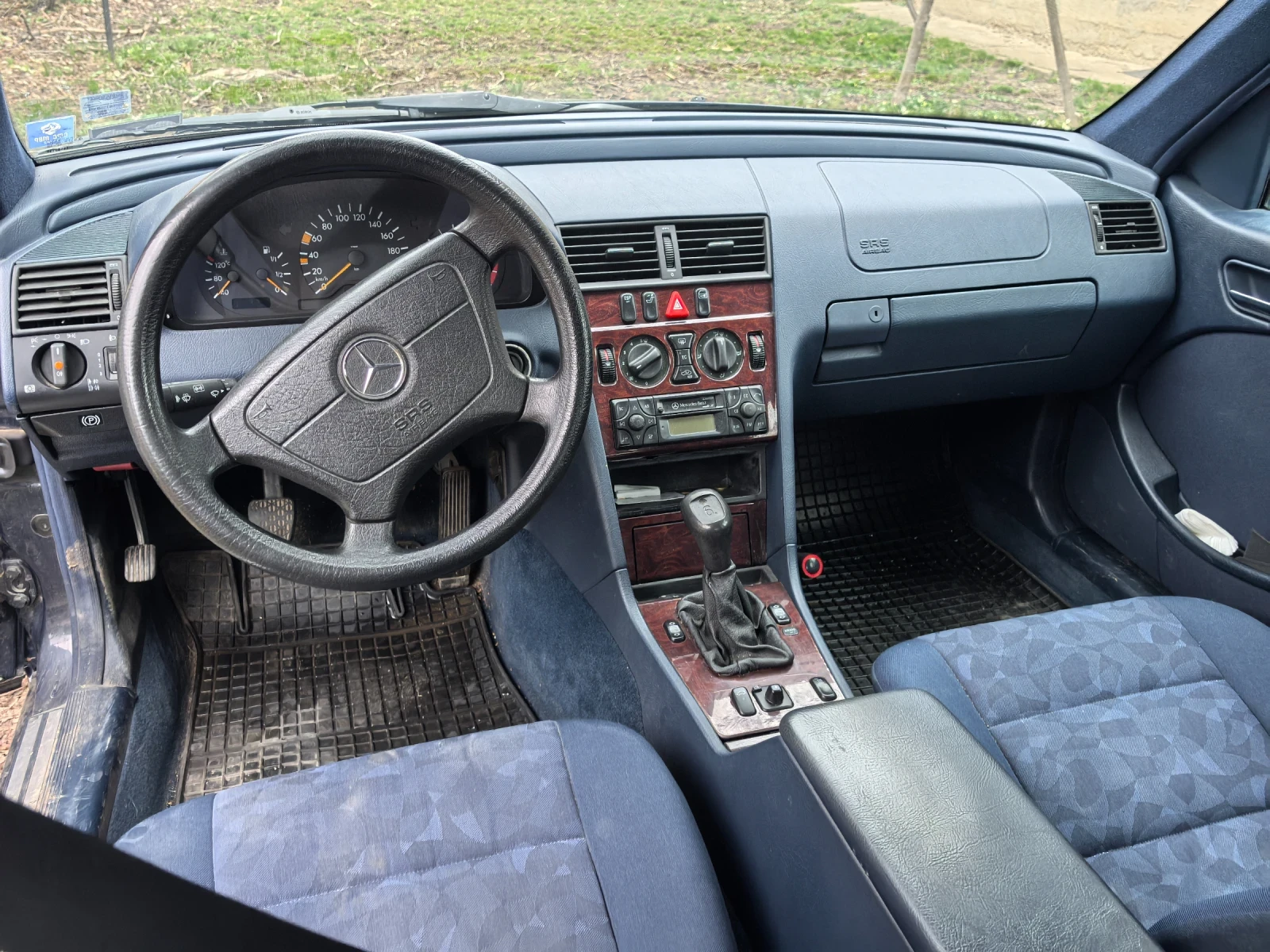 Mercedes-Benz C 200, снимка 4 - Автомобили и джипове - 54078876