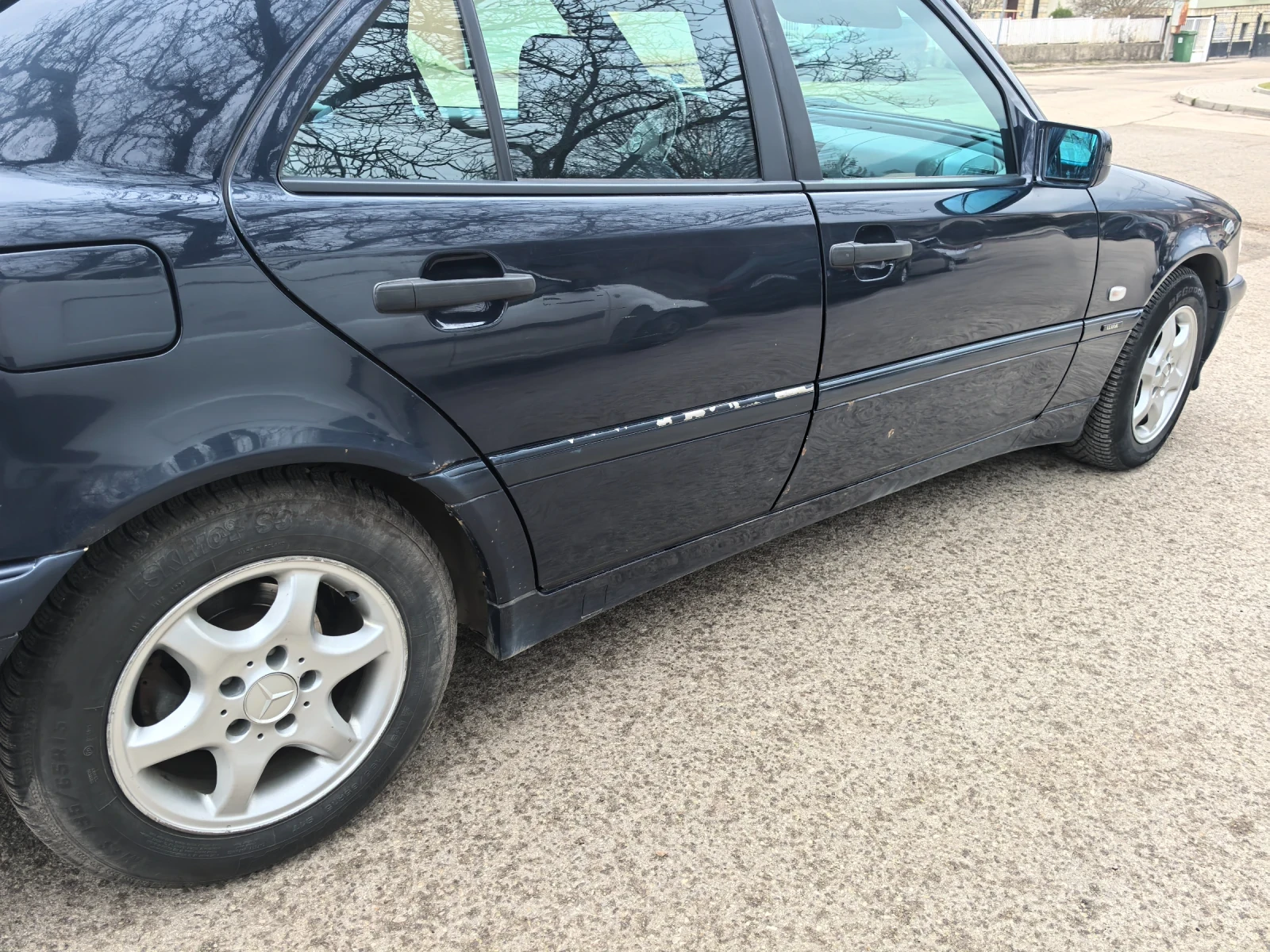 Mercedes-Benz C 200, снимка 5 - Автомобили и джипове - 54078876