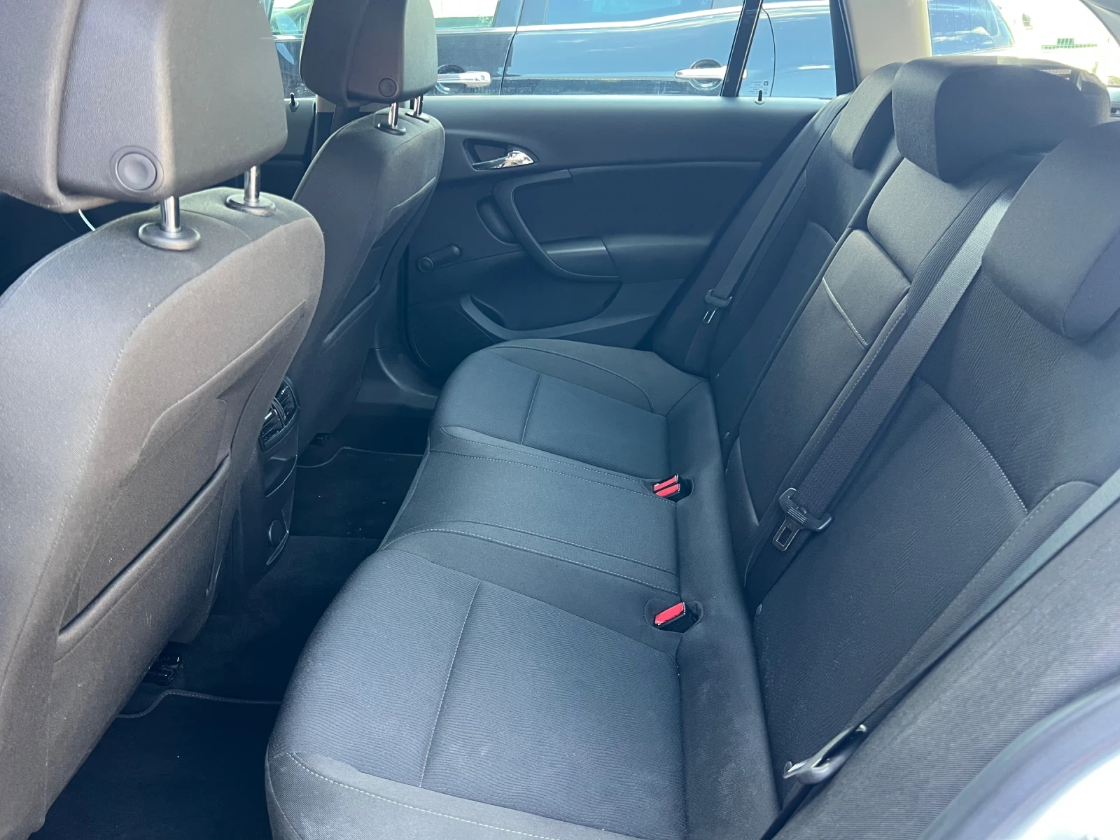 Opel Insignia 2.0Т* 4х4* АВТОМАТИК* ШВЕЙЦАРИЯ* , снимка 9 - Автомобили и джипове - 54701695