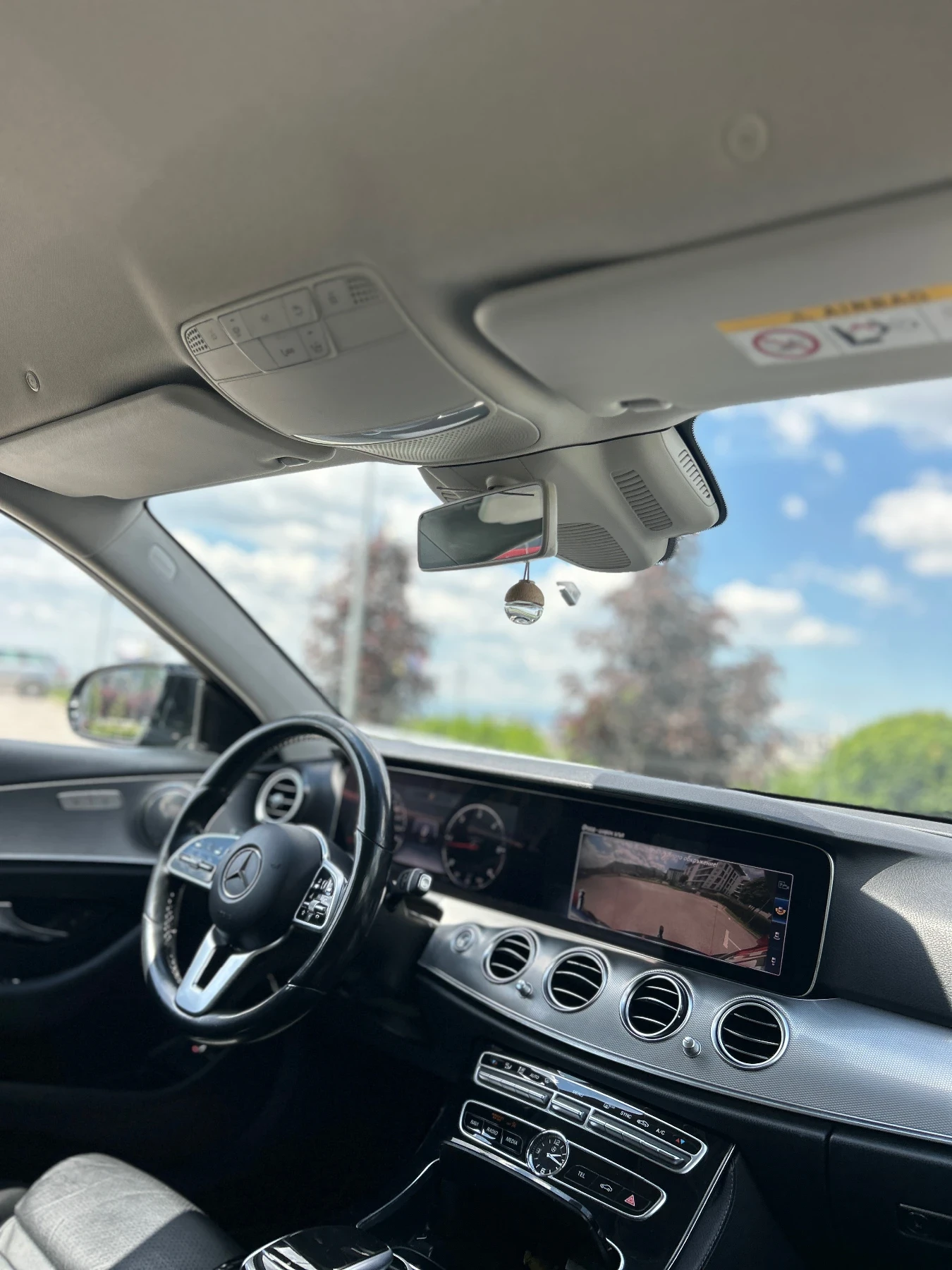 Mercedes-Benz E 220, снимка 12 - Автомобили и джипове - 54700895