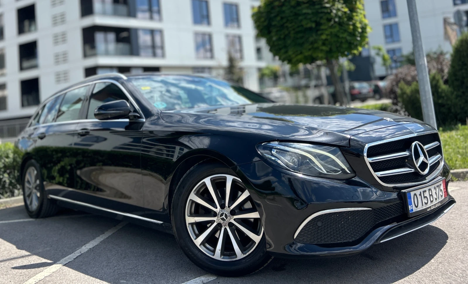 Mercedes-Benz E 220, снимка 3 - Автомобили и джипове - 54700895