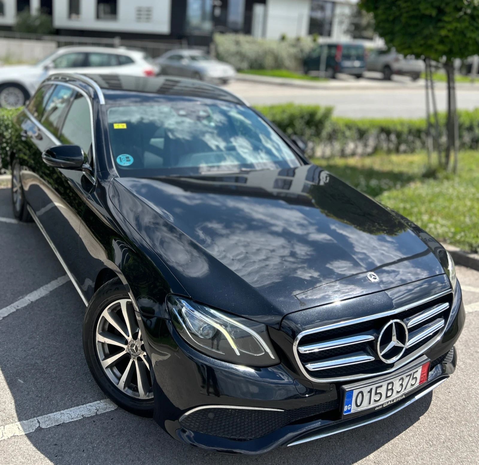Mercedes-Benz E 220, снимка 2 - Автомобили и джипове - 54700895