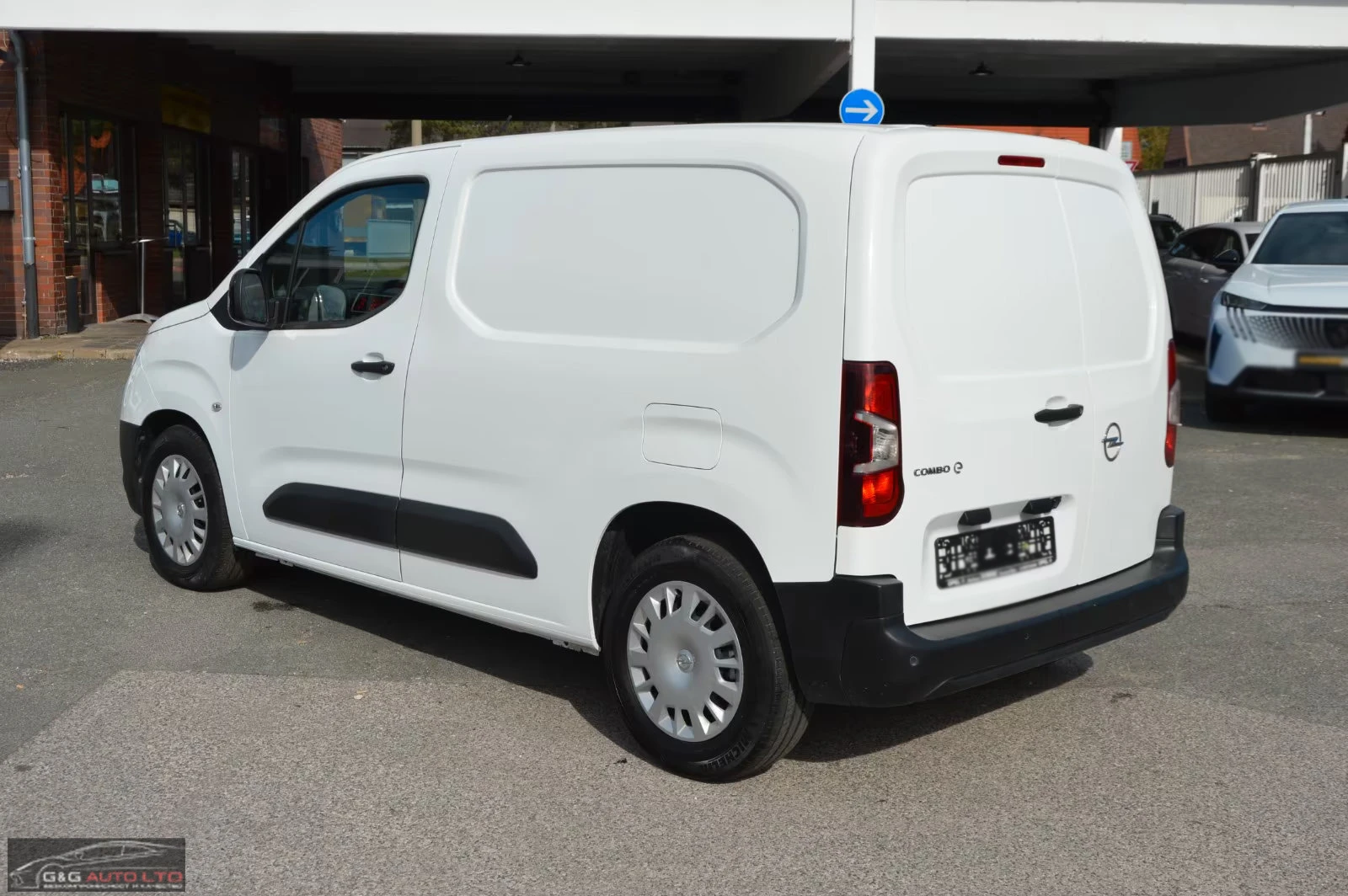 Opel Combo E-CARGO/136HP/CAM/NAVI/CPLAY/LED/411q, снимка 3 - Автомобили и джипове - 54931198