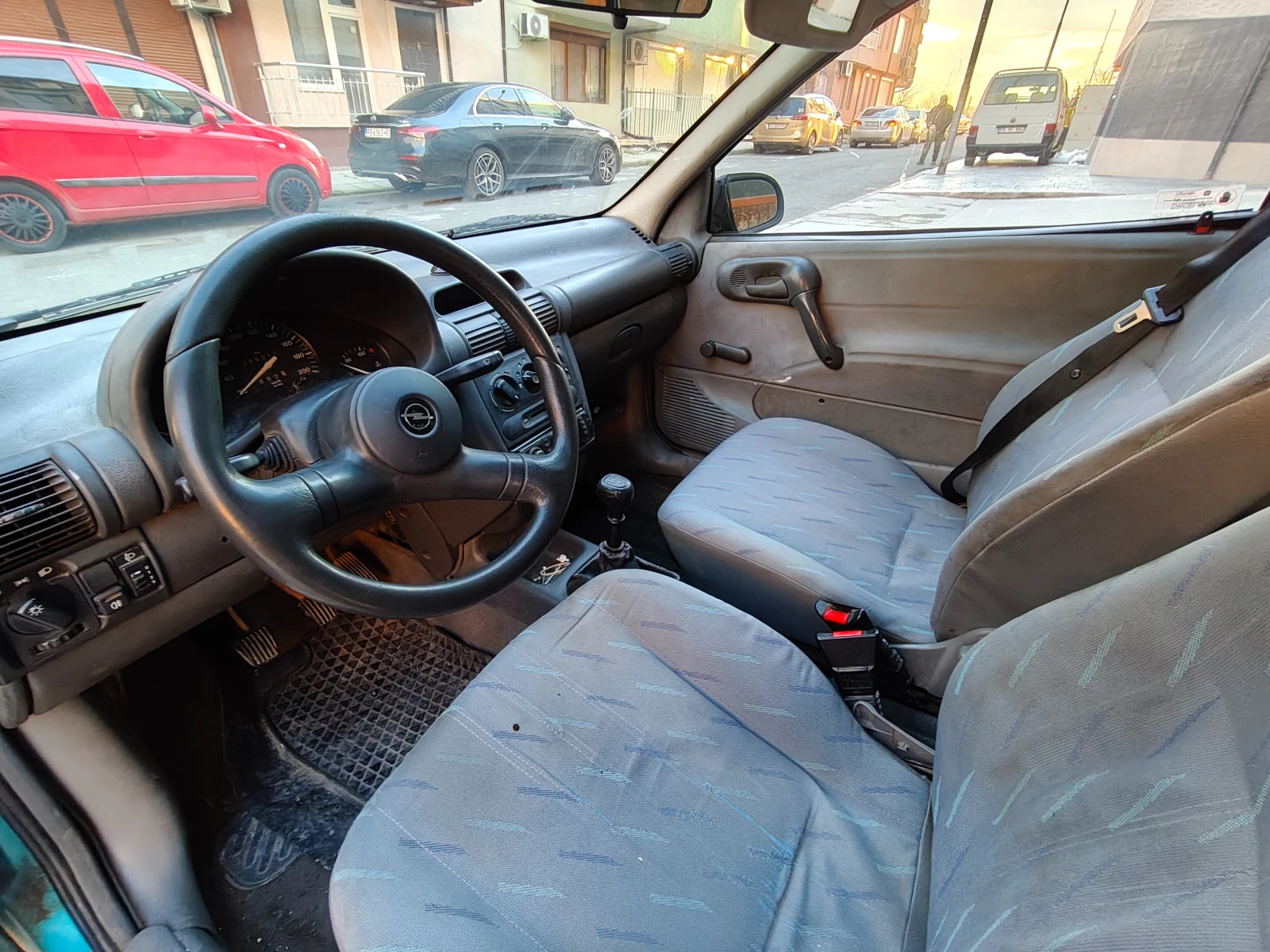 Opel Corsa 1, 4 Бензин, снимка 8 - Автомобили и джипове - 54995456