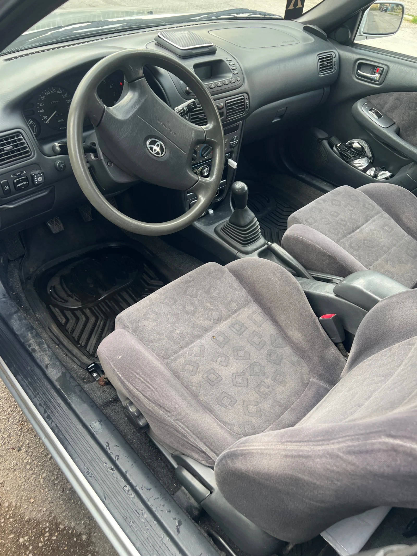Toyota Corolla 1.6, снимка 5 - Автомобили и джипове - 55267466