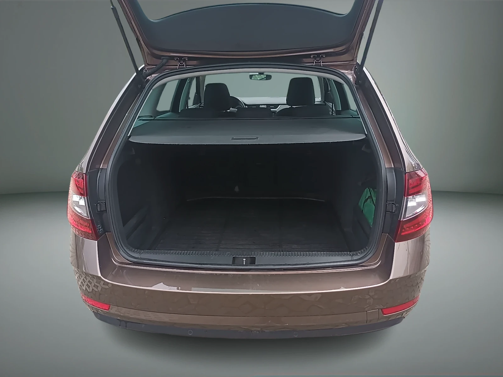 Skoda Octavia 1.6TDI /6MT VISION, снимка 13 - Автомобили и джипове - 55431149