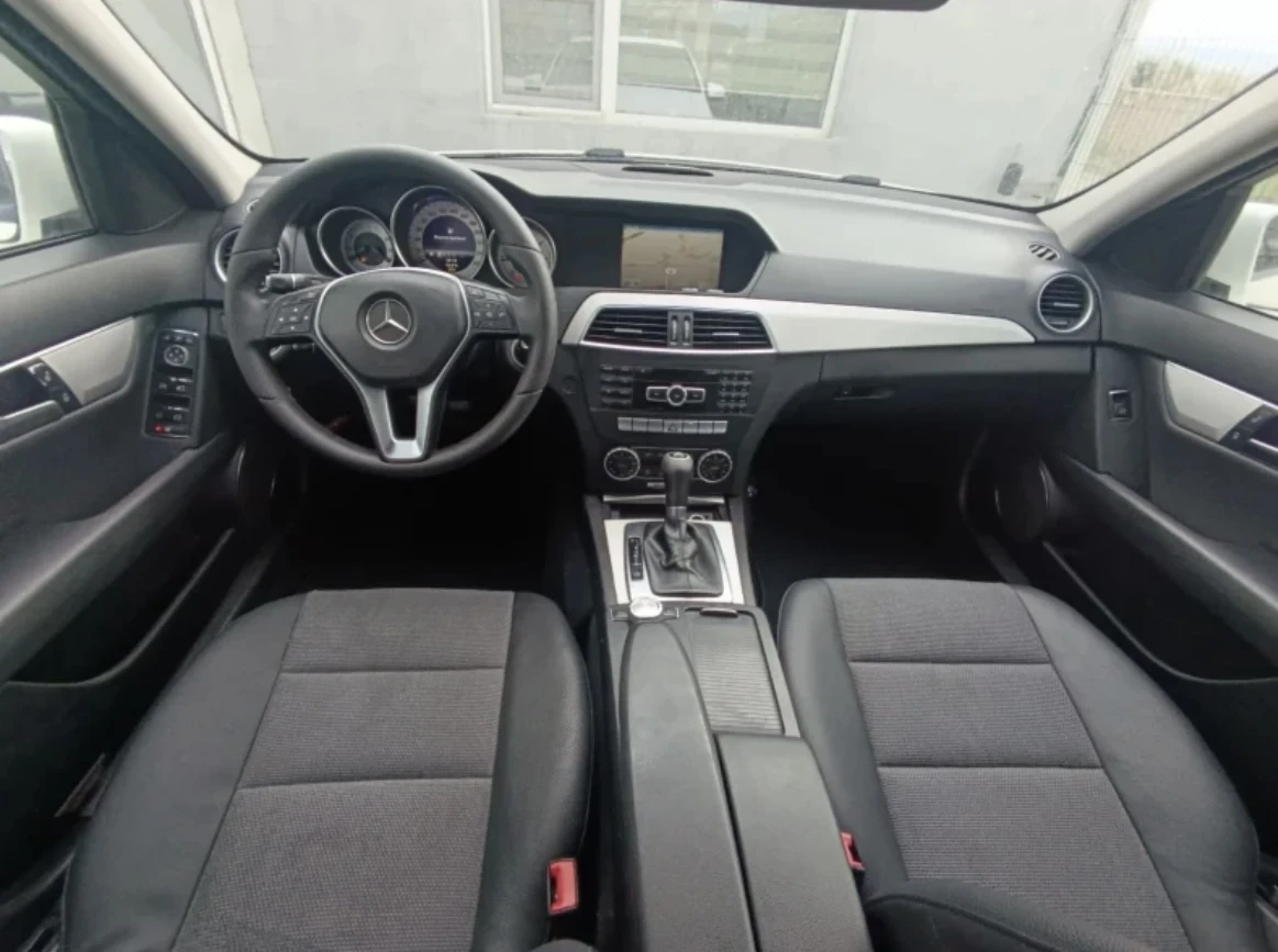 Mercedes-Benz C 220, снимка 8 - Автомобили и джипове - 55450910