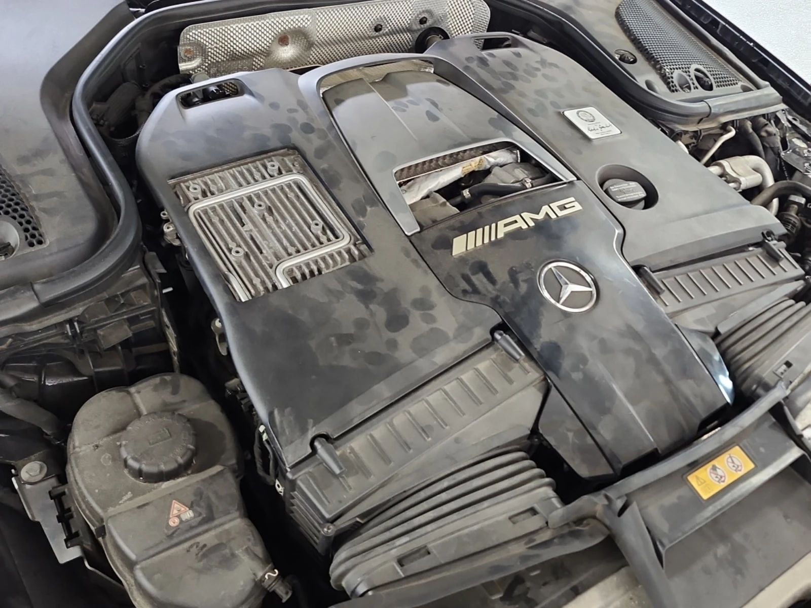 Mercedes-Benz E 63 AMG * АВТОКРЕДИТ * ГЛАВНО ПРЕДСТАВИТЕЛСТВО, снимка 17 - Автомобили и джипове - 55846880