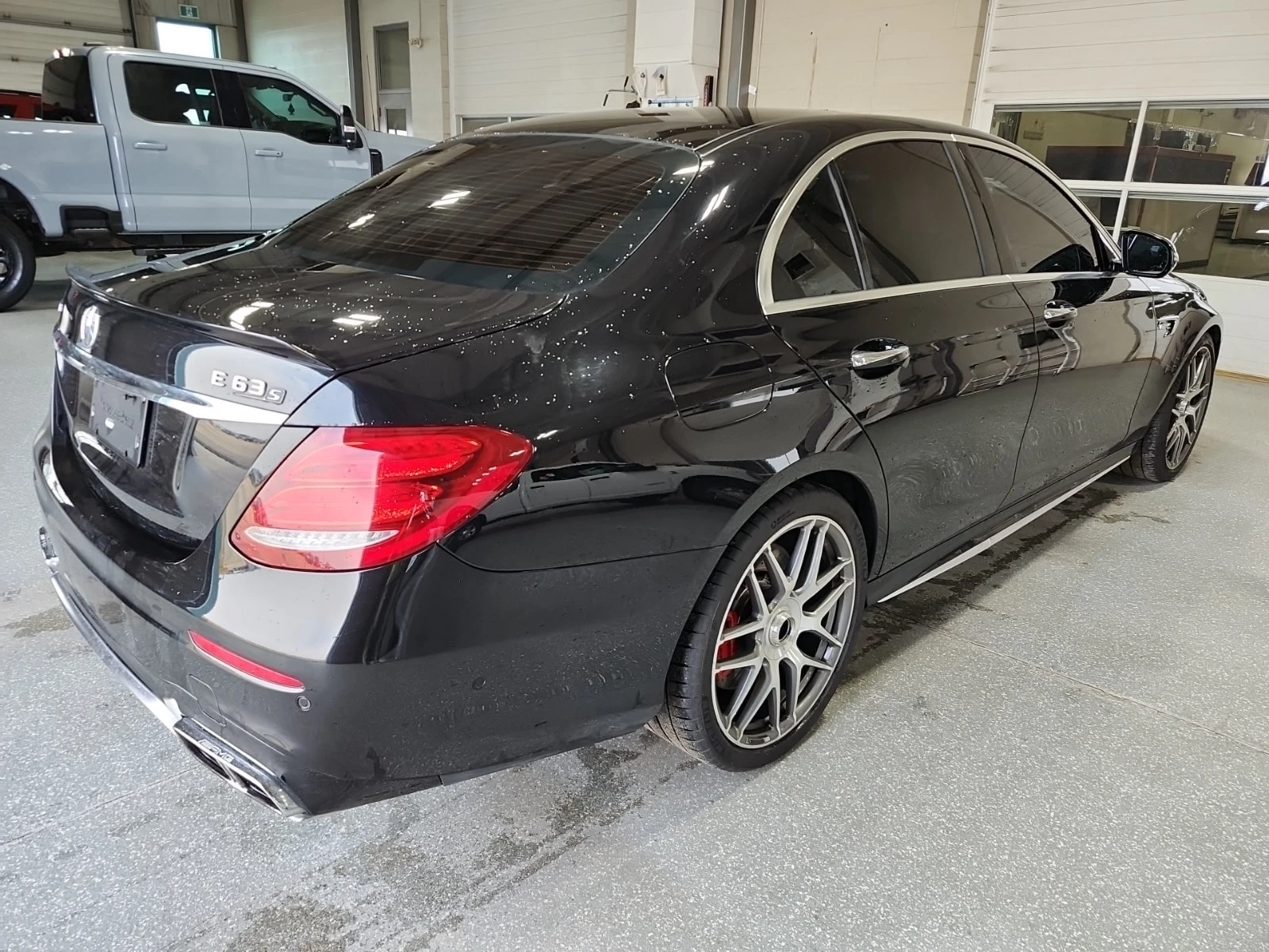Mercedes-Benz E 63 AMG * АВТОКРЕДИТ * ГЛАВНО ПРЕДСТАВИТЕЛСТВО, снимка 3 - Автомобили и джипове - 55846880