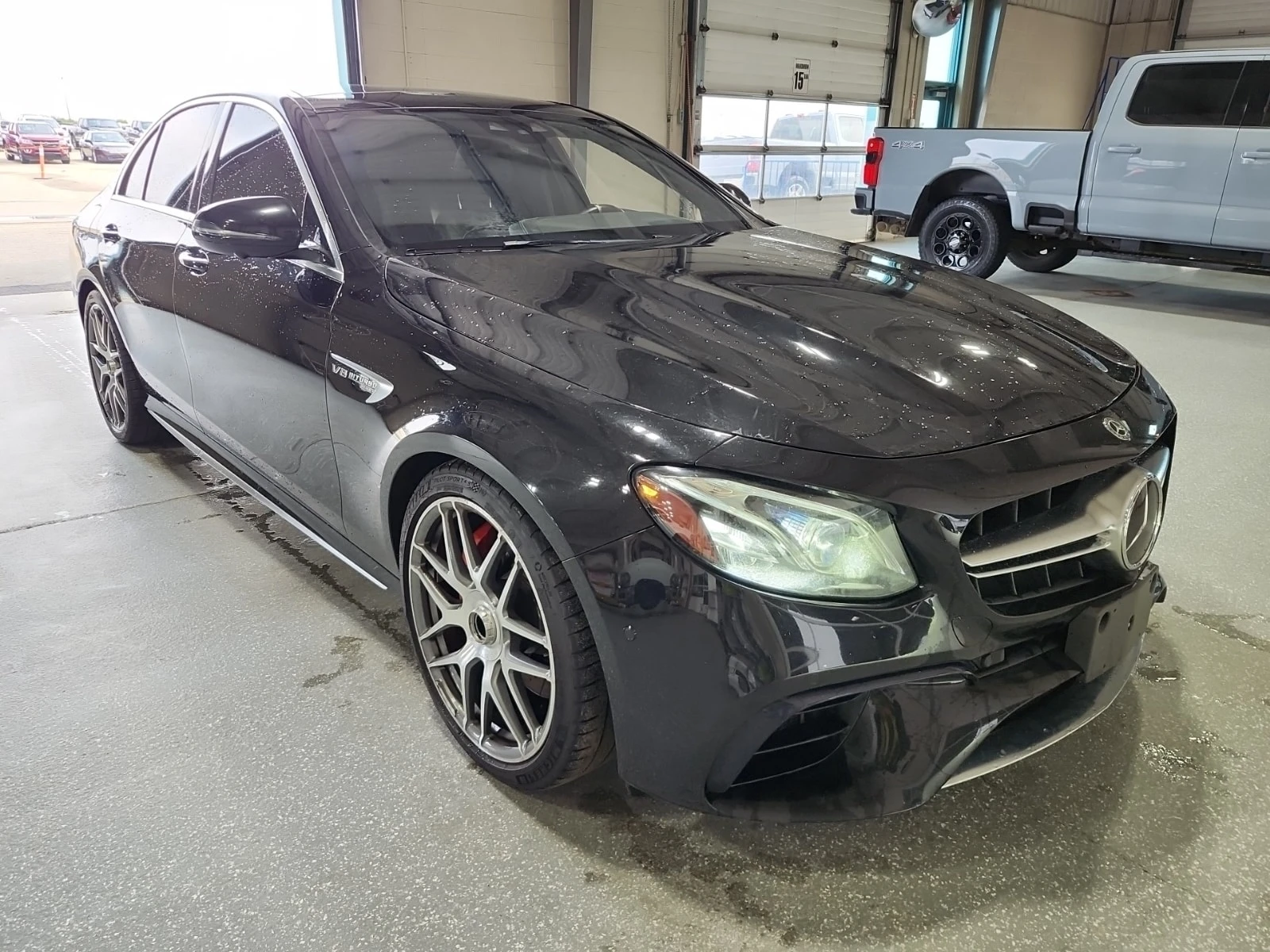 Mercedes-Benz E 63 AMG * АВТОКРЕДИТ * ГЛАВНО ПРЕДСТАВИТЕЛСТВО, снимка 2 - Автомобили и джипове - 55846880