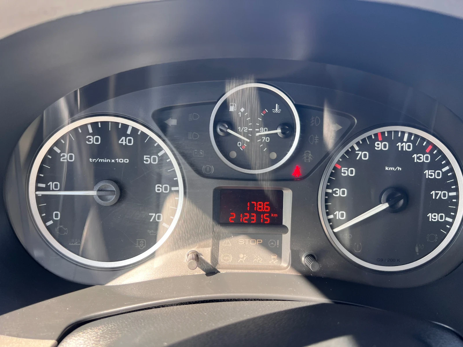 Peugeot Partner 1.6 HDI ПАНОРАМА ТОП, снимка 13 - Автомобили и джипове - 56194206