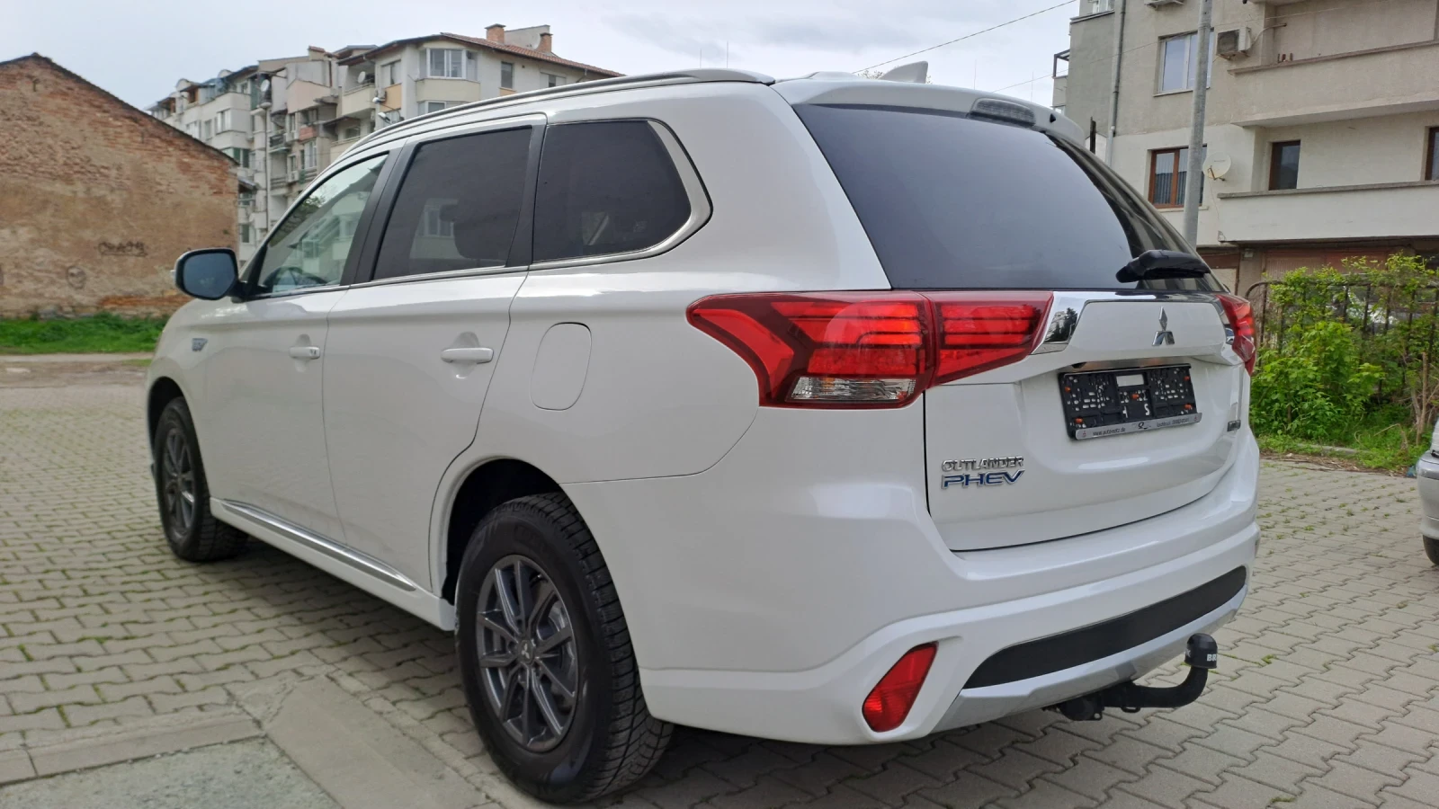Mitsubishi Outlander 2.0 PLUG-IN, 4X4 - изображение 4
