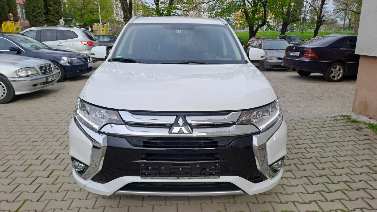 Mitsubishi Outlander 2.0 PLUG-IN, 4X4 - изображение 2