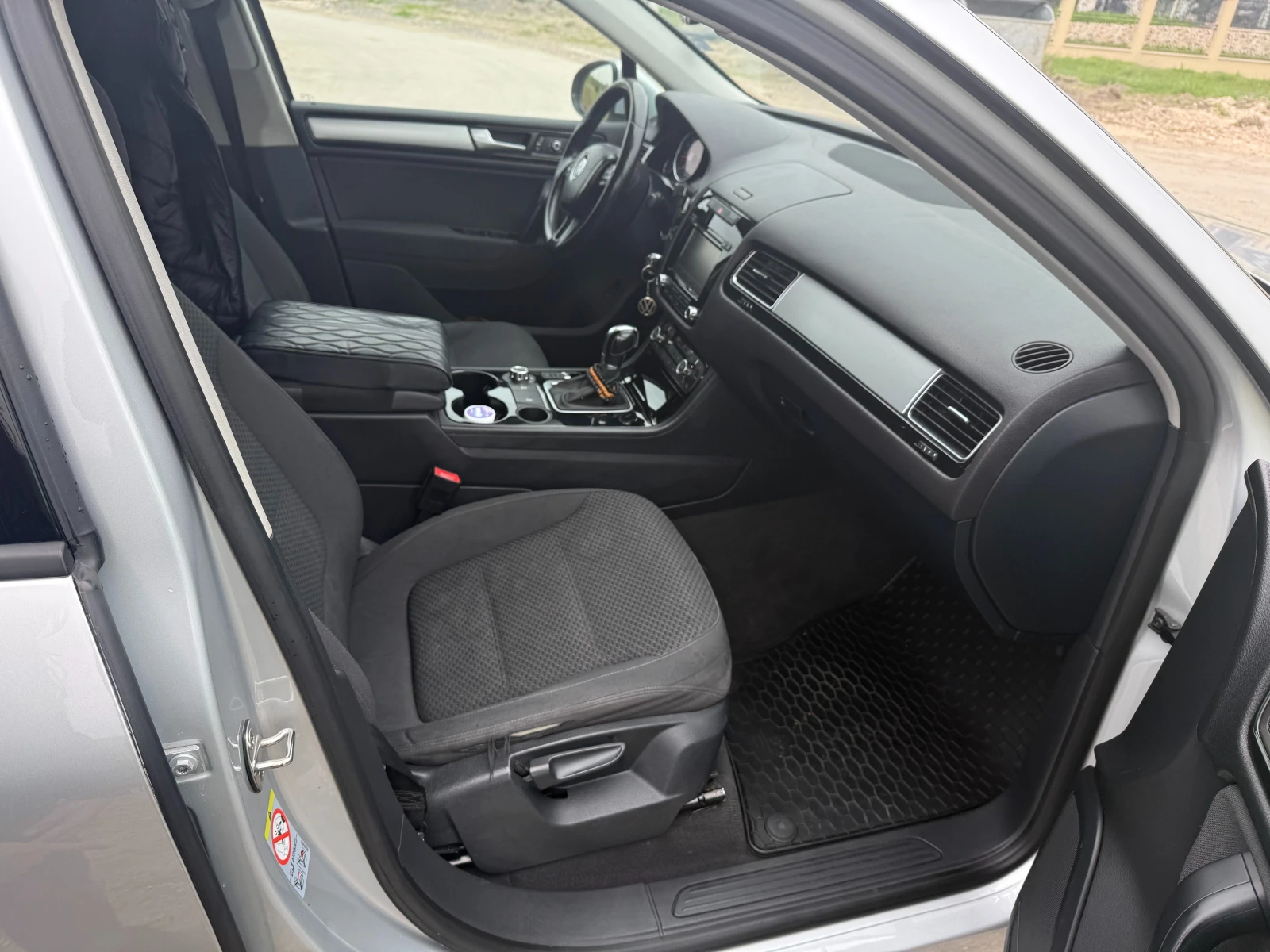 VW Touareg, снимка 8 - Автомобили и джипове - 54180608