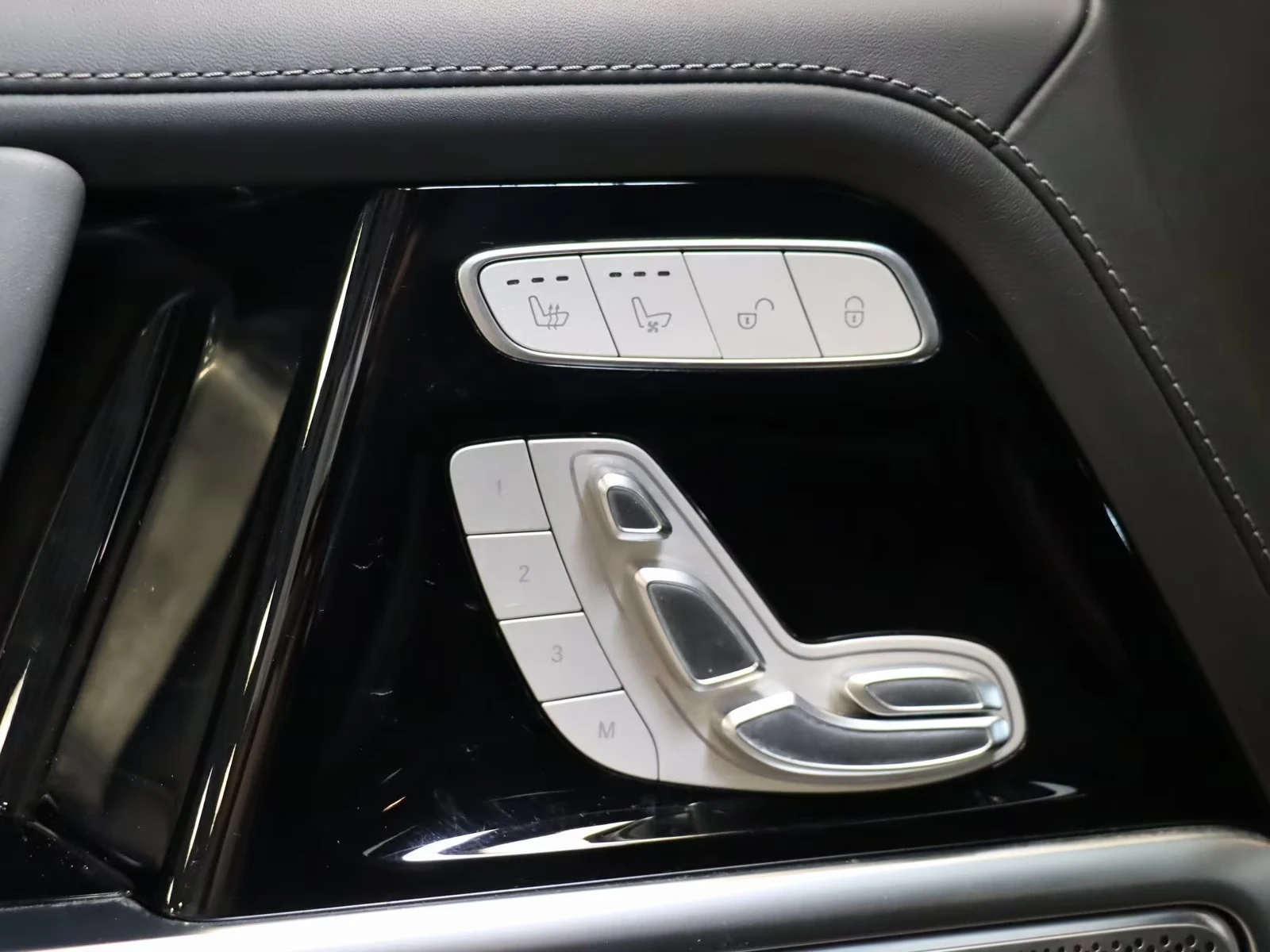 Mercedes-Benz G 500 AMG / 4 MATIC / FACELIFT / BURM / 360/ PANO/ NIGHT, снимка 7 - Автомобили и джипове - 55183179