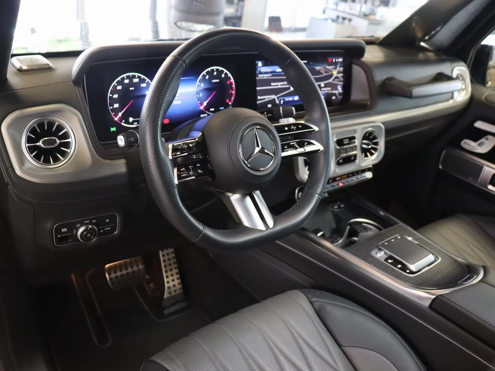 Mercedes-Benz G 500 AMG / 4 MATIC / FACELIFT / BURM / 360/ PANO/ NIGHT, снимка 9 - Автомобили и джипове - 55183179