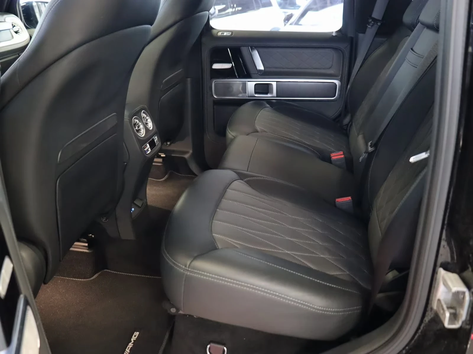 Mercedes-Benz G 500 AMG / 4 MATIC / FACELIFT / BURM / 360/ PANO/ NIGHT, снимка 16 - Автомобили и джипове - 55183179