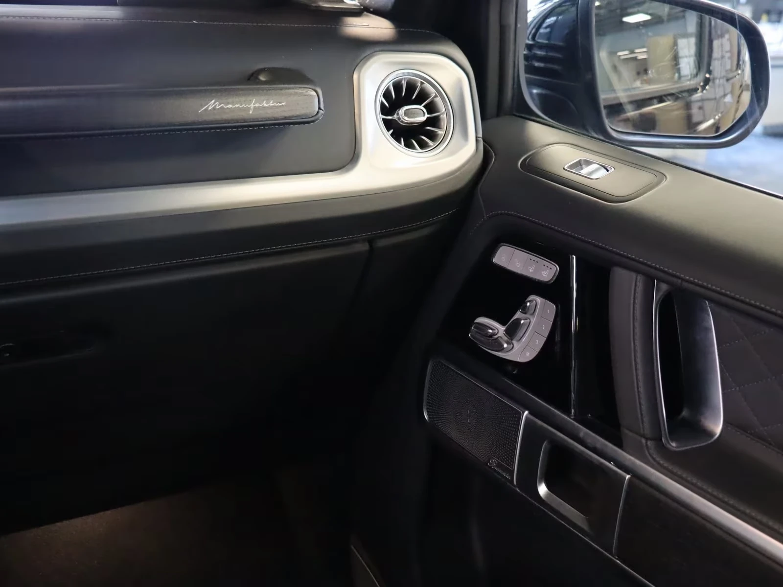 Mercedes-Benz G 500 AMG / 4 MATIC / FACELIFT / BURM / 360/ PANO/ NIGHT, снимка 15 - Автомобили и джипове - 55183179