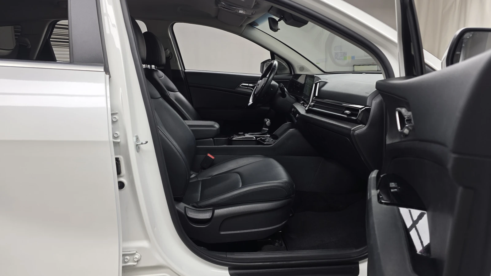 Kia Sportage 1.6T* BLIND SPOT* ПОДГРЕВ ВОЛАН* КРАЙНА ЦЕНА, снимка 11 - Автомобили и джипове - 56025466