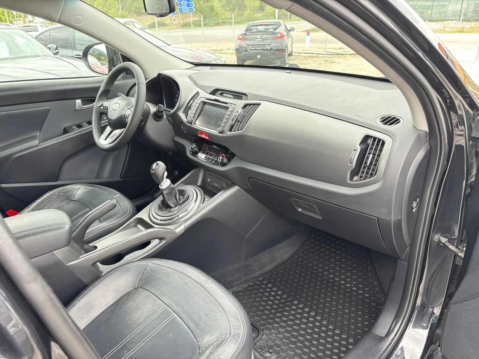 Kia Sportage 2.0 4x4 , снимка 13 - Автомобили и джипове - 56145184