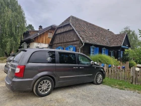 Chrysler Town and Country Touring, снимка 7