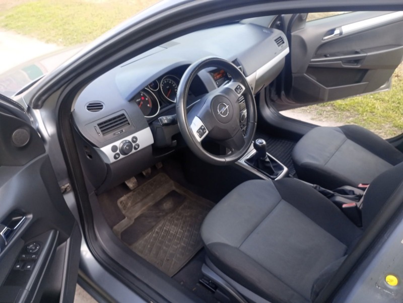 Opel Astra 1.3 cdti 90 к.с, снимка 9 - Автомобили и джипове - 46336400