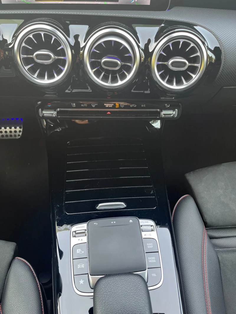 Mercedes-Benz A 200 AMG LINE-LED, снимка 12 - Автомобили и джипове - 52521394