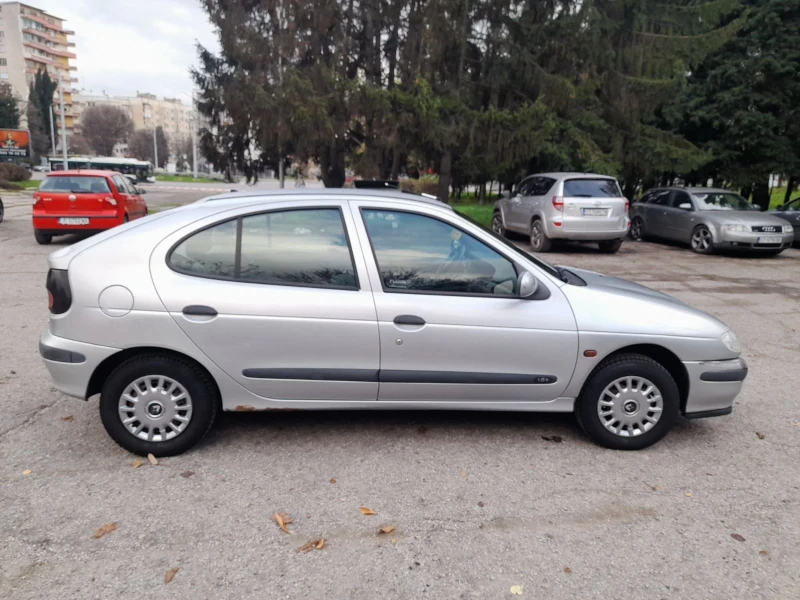 Renault Megane 1.6, снимка 5 - Автомобили и джипове - 52711950