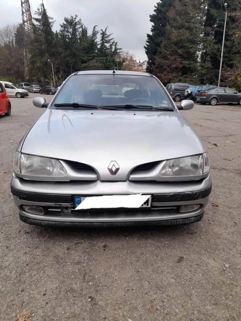 Renault Megane 1.6, снимка 2 - Автомобили и джипове - 52711950