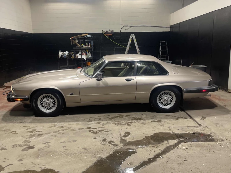 Jaguar Xjs CARFAX* АВТОФИНАНСИРАНЕ БЕЗ ПЪРВОНАЧАЛНА ВНОСКА, снимка 2 - Автомобили и джипове - 52838319