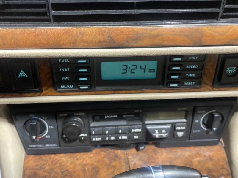 Jaguar Xjs CARFAX* АВТОФИНАНСИРАНЕ БЕЗ ПЪРВОНАЧАЛНА ВНОСКА, снимка 13 - Автомобили и джипове - 52838319