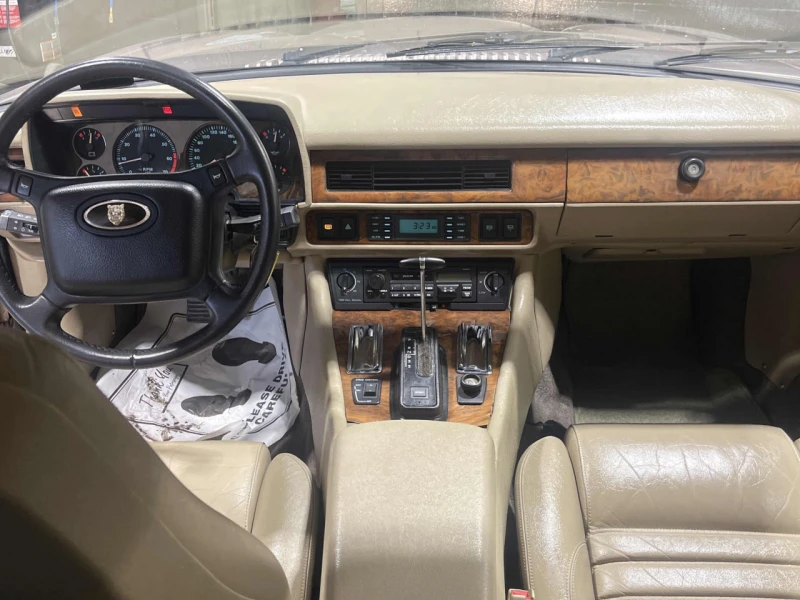 Jaguar Xjs CARFAX* АВТОФИНАНСИРАНЕ БЕЗ ПЪРВОНАЧАЛНА ВНОСКА, снимка 10 - Автомобили и джипове - 52838319